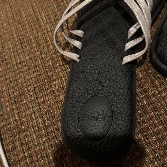 Sanuk women’s Flip Flop Yoga Salty , Size 10. Metallic - Picture 8 of 16